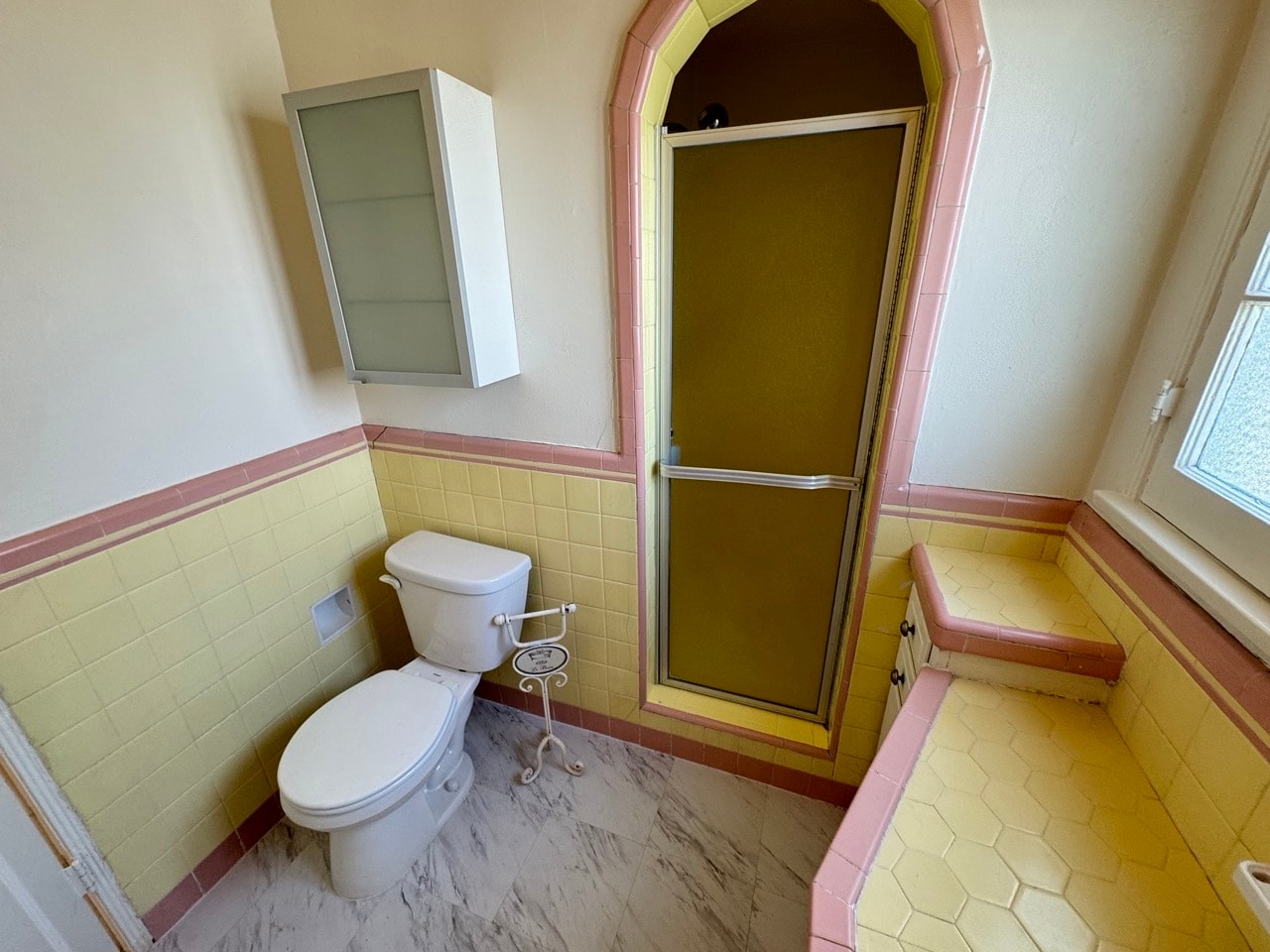 Building Photo - 422 S Detroit St