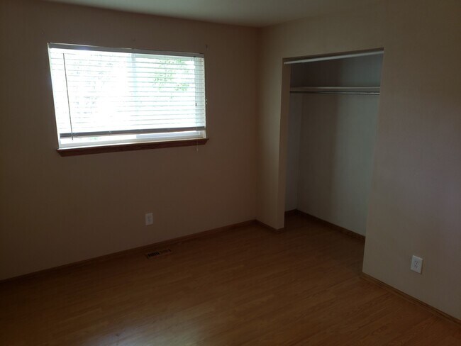 Building Photo - BEAUTIFUL HOME IN BROOMFIELD WITH FENCED IN YARD - AVAILABLE 8/6/26