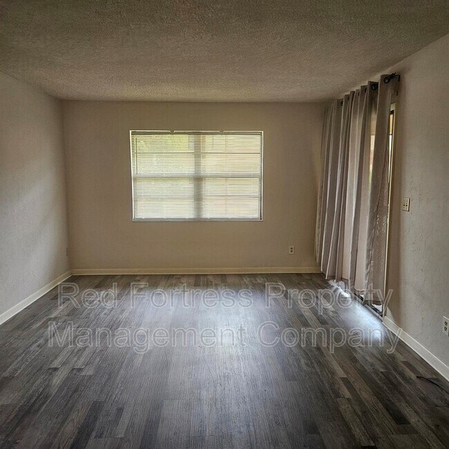 Building Photo - 6150 Whiskey Creek Dr