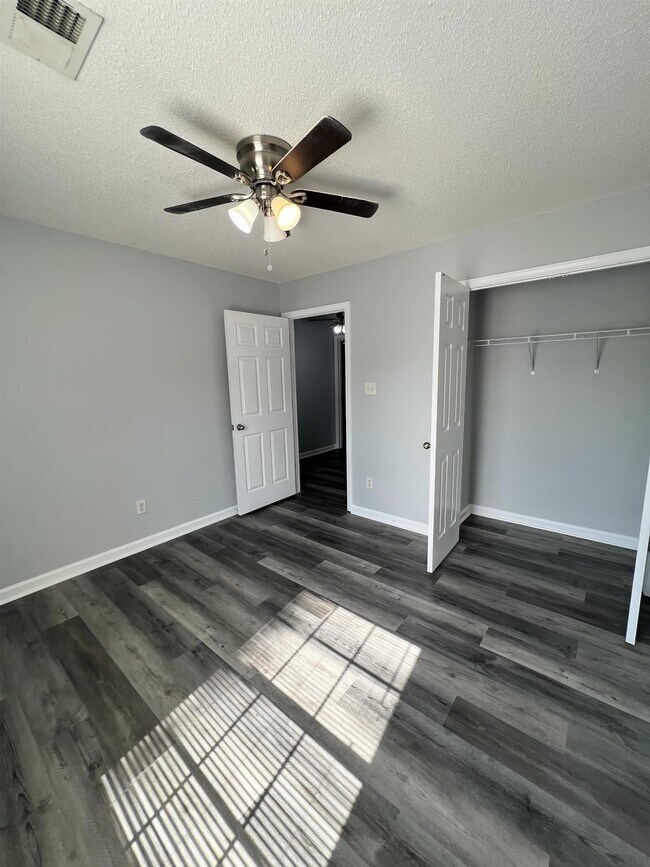 Building Photo - 6847 Kerry Valley Ln