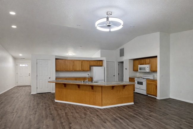 Building Photo - Freshly Updated 4-Bedroom Kennewick Rental – Available Now