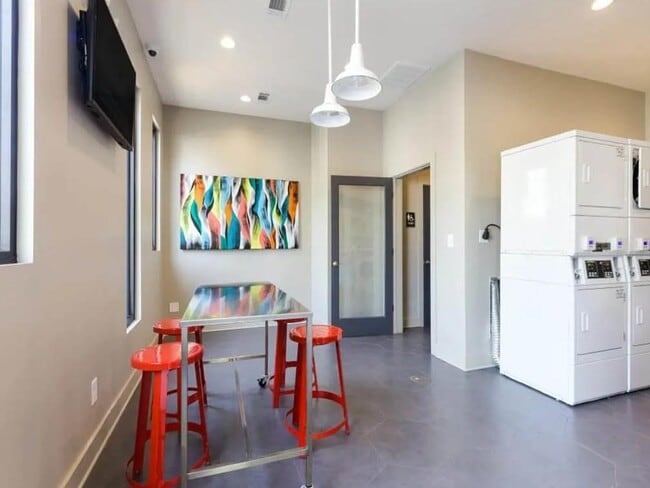 Building Photo - 3500 Windcliff Dr SE