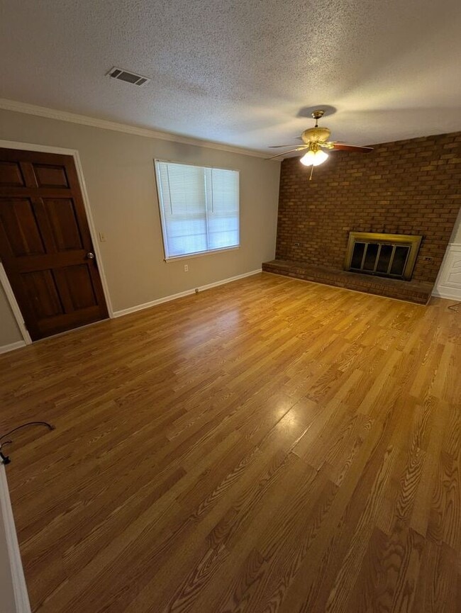 Building Photo - 3BD/2BA Single Family Home w/ Garage in Hickory