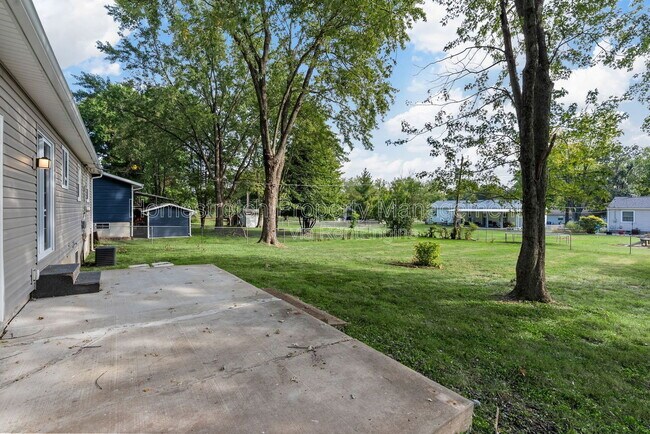 Building Photo - 235 Midland Dr