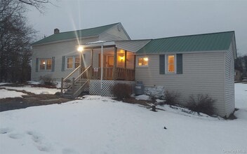 Building Photo - 202 Ridgebury Rd