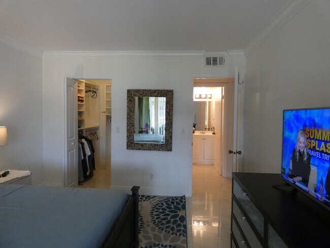 Building Photo - 18081 SE Country Club Dr