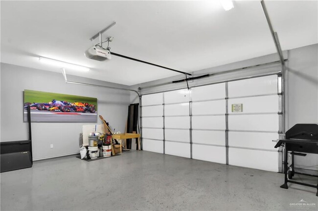 Building Photo - 516 Hackberry Ave