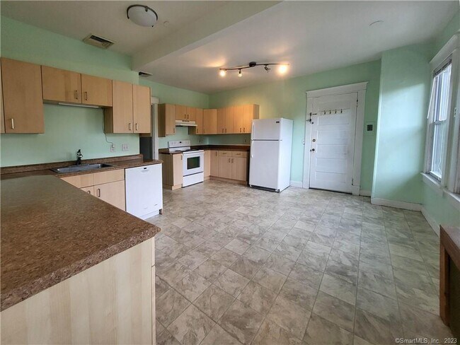 Building Photo - 805 Edgewood Ave