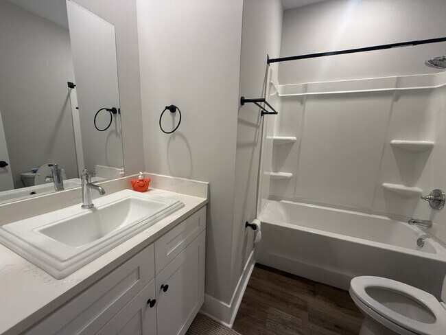 Building Photo - 210 Bottlebrush Walk