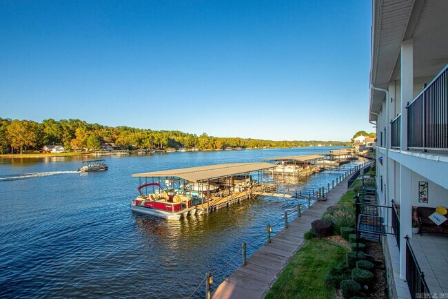 Building Photo - 451 Lakeland Dr