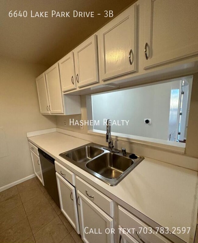 Building Photo - Beautiful 2 BR 1BA Condo - Looking for You!