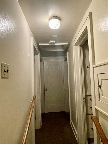 Building Photo - 644 Carpenter St