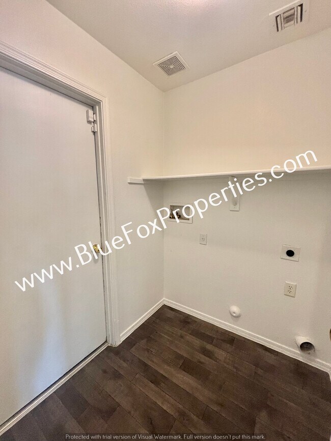 Building Photo - 6006 S Mogollon Dr