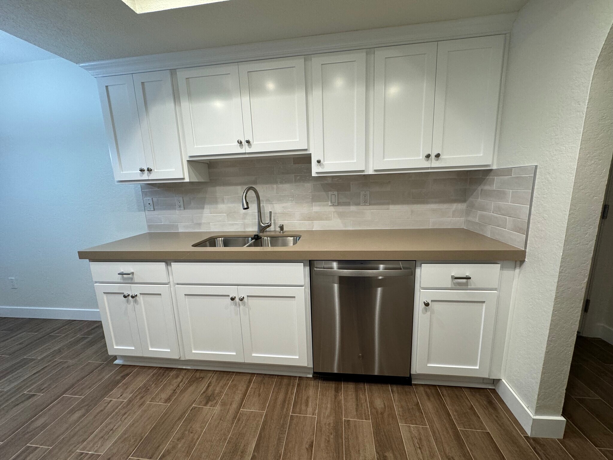 Building Photo - 208 Oswego Ave