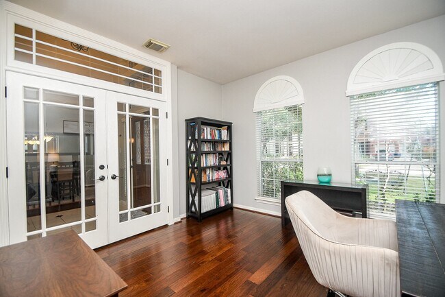 Building Photo - 2114 Thistlerock Ln