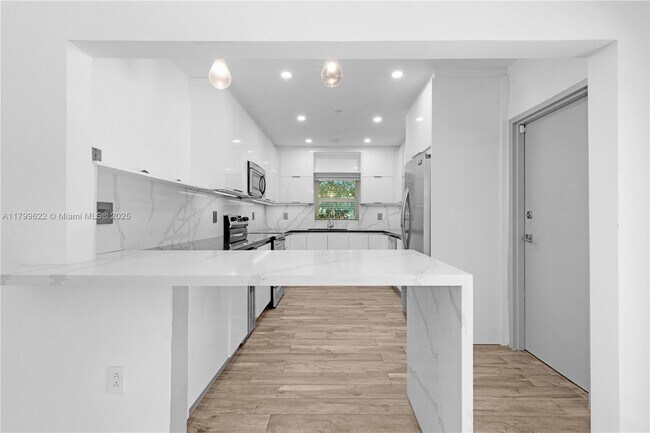 Building Photo - 195 NW 96th St