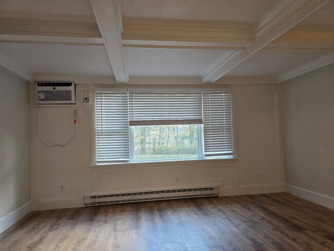 Building Photo - 862 Haverhill St