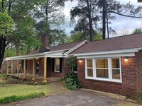 Building Photo - Beautifully Renovated 4BR/3BA Home in Fore...