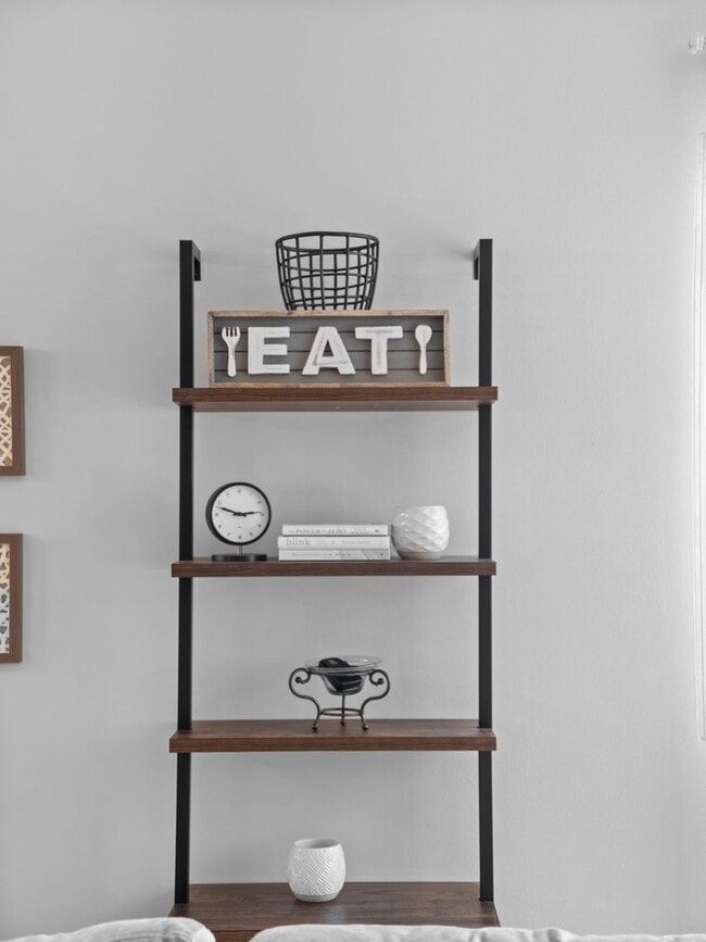 Building Photo - Comfort & Convenience in the Heart of Spok...