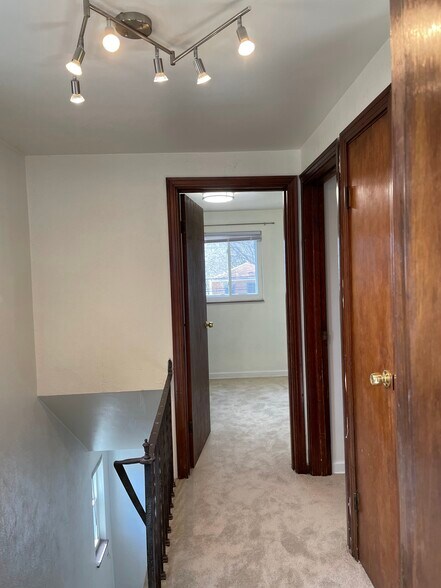 Building Photo - 206 Whipple St