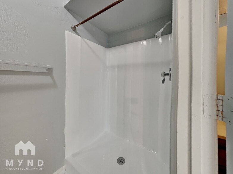 Building Photo - 1916 E Ardmore Dr