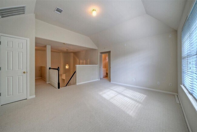 Building Photo - 2616 Henley Dr