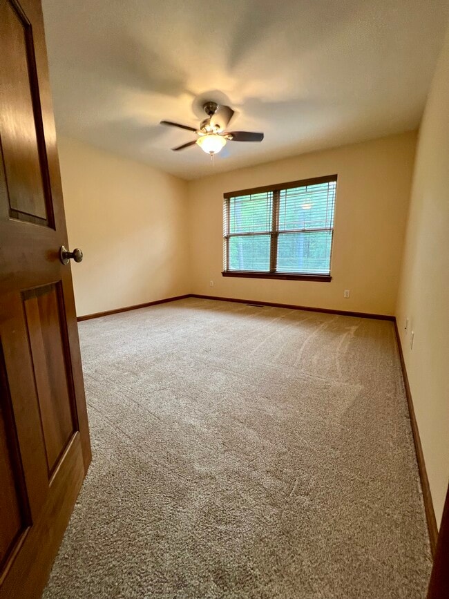 Building Photo - 1388 Mamerow Ln W