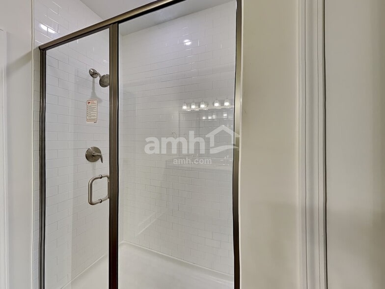 Building Photo - 5068 Trailwater Dr