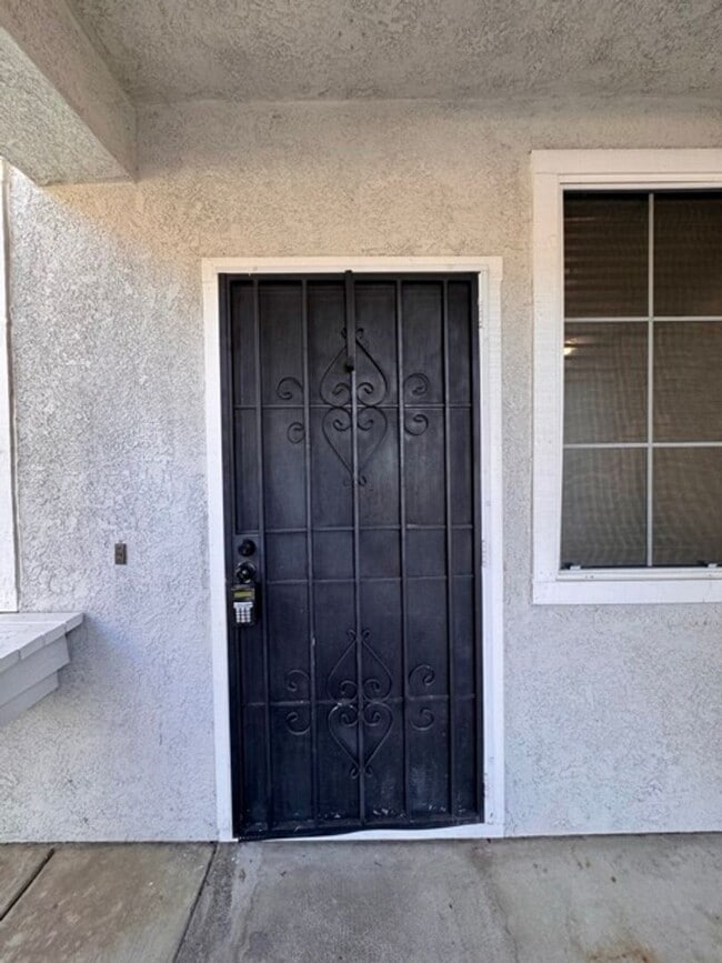 Building Photo - Bright and Open 3 Bedroom Home in Murrieta...