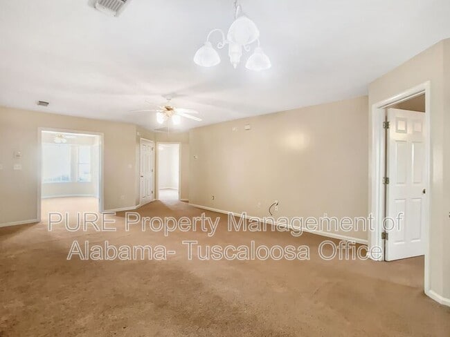 Building Photo - 1368 Southern Gardens Dr