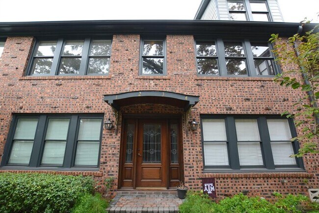 Building Photo - 3015 Chenevert St