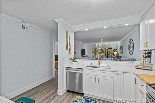Building Photo - 2001 Sabal Ridge Ct