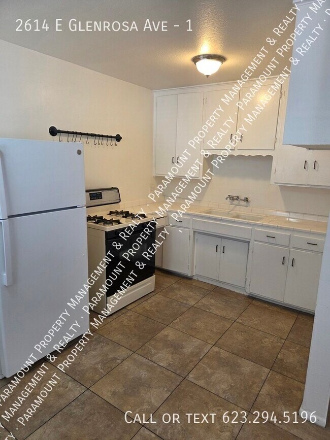 Building Photo - 2614 E Glenrosa Ave