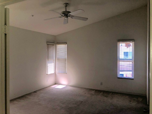 Building Photo - 440 Hart Dr