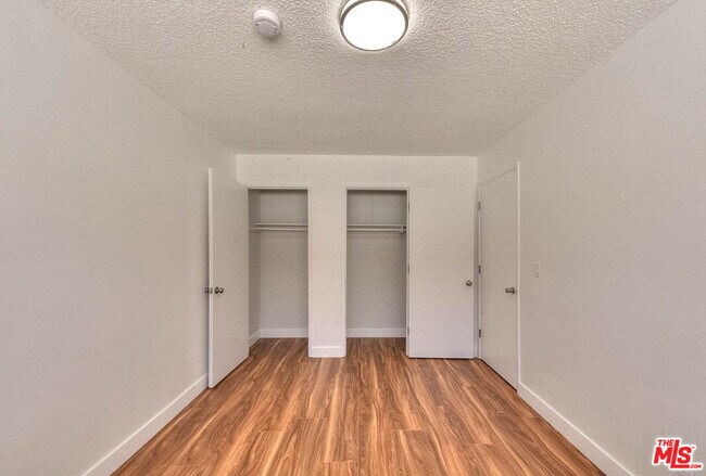Building Photo - 8468 S Halldale Ave