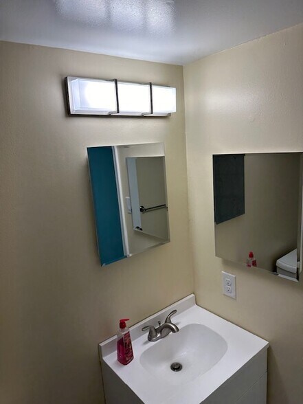 Building Photo - 3315 Johns Ct