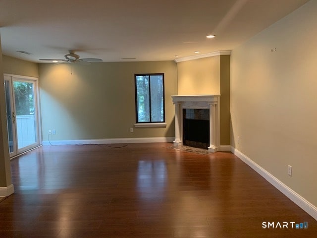 Building Photo - 16 Greenbriar Dr