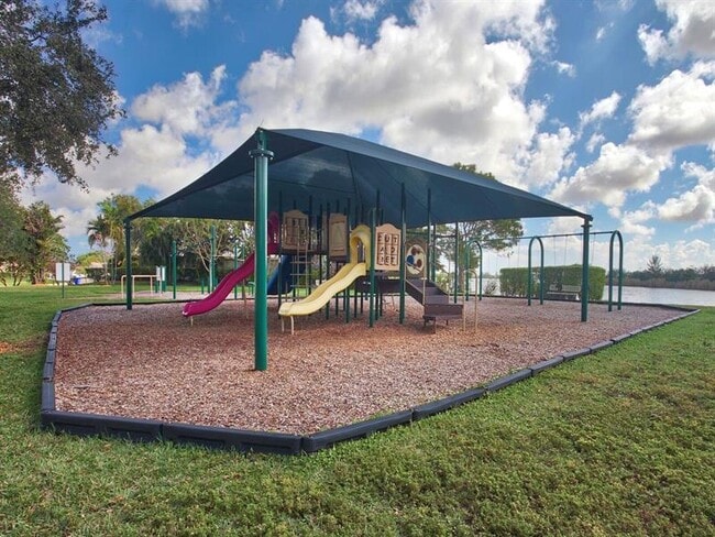 Building Photo - 4740 SW 12th Pl