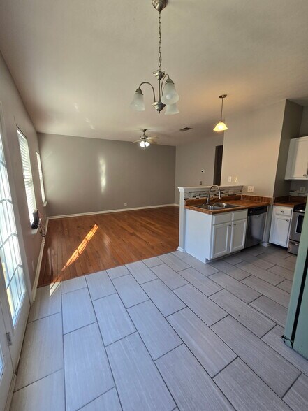 Building Photo - 638 Pippin Dr