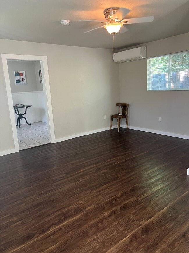 Building Photo - 1 Bedroom Home in Redding - MUST SEE