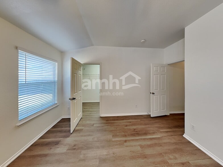 Building Photo - 11039 Arabian Palm