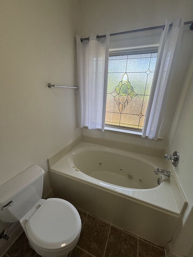 Building Photo - 3 Bed 2 Bath Home In Westover With A 2 Car Garage