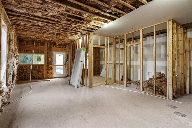 Building Photo - 147 Hutchinson St NE