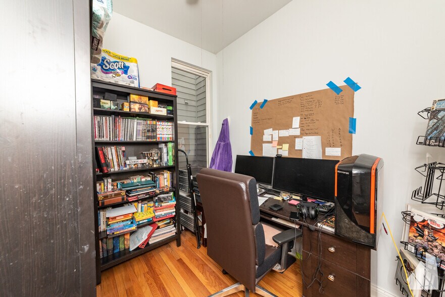 Building Photo - 2341 W Montana St