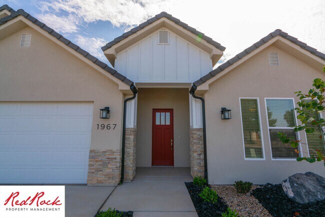Building Photo - Beautiful 4-Bedroom 2.5 Bath with a 3 Car ...
