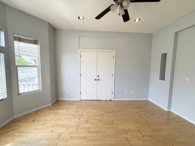 Building Photo - 517 S 500 E