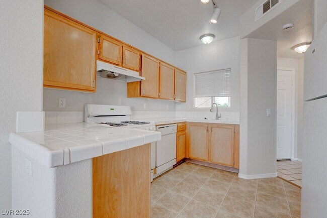 Building Photo - 1050 E Cactus Ave