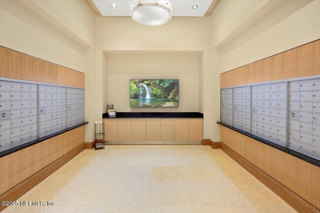Building Photo - 1431 Riverplace Blvd