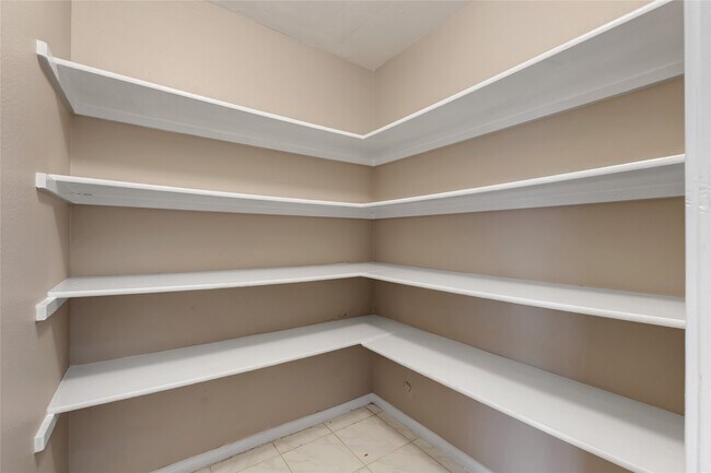 Building Photo - 11019 Cayman Mist Dr