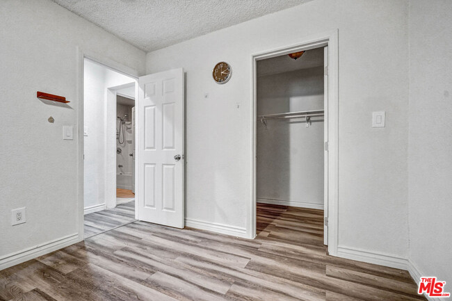 Building Photo - 3265 Santa Fe Ave